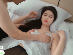 Em gái dễ thương phê thuốc bị địt cho toét bướm